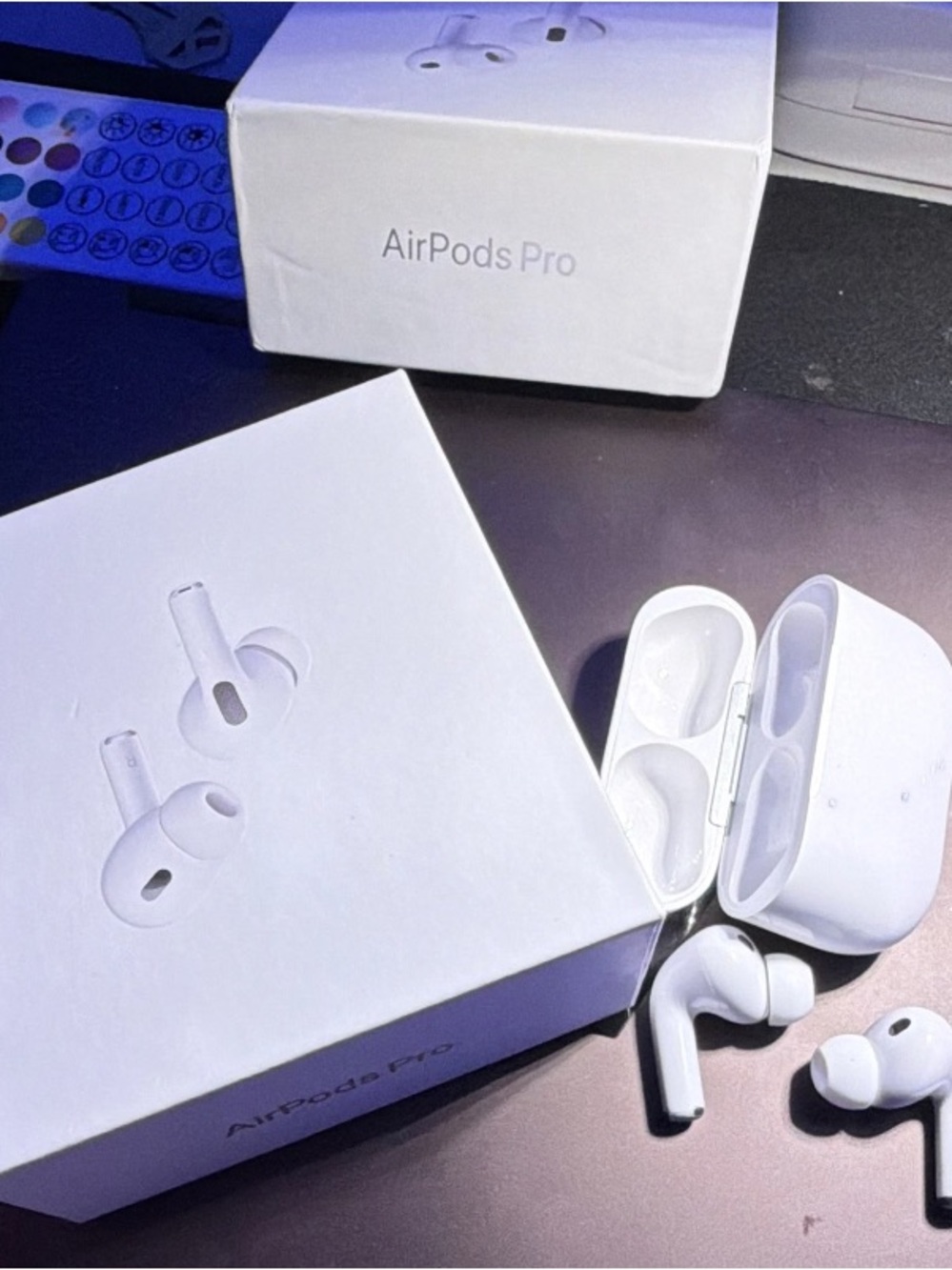 Apple Airpods Pro 3 ANC with Charging Case and Extra Ear Tips - Picture 3 of 3